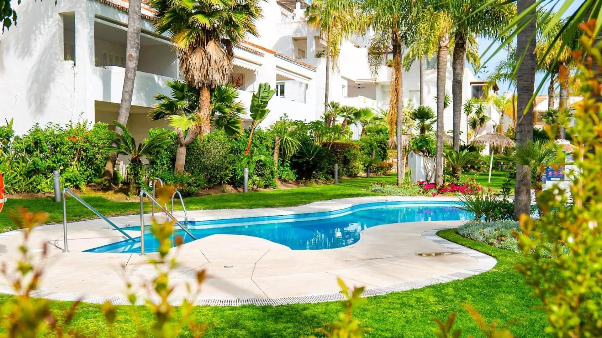 Suitur Exclusivo Chalet Piscina Playa Wifi contacts
